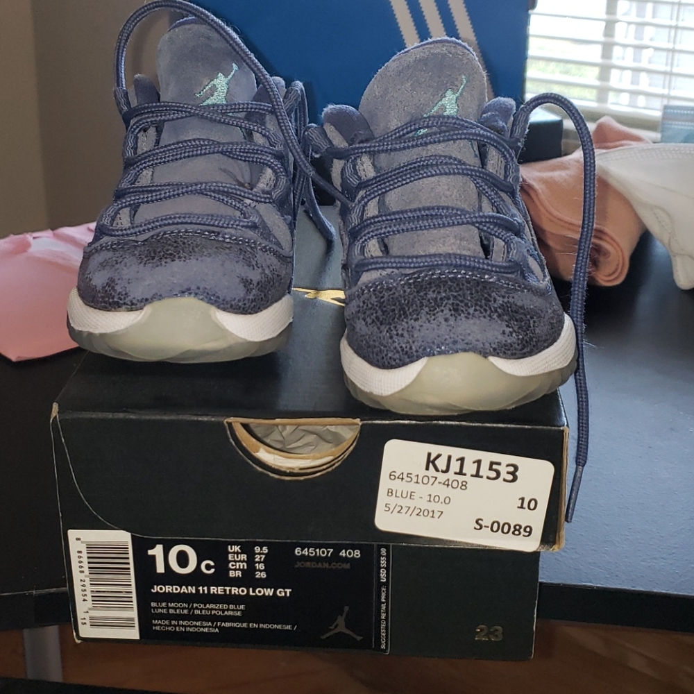 Sneakers